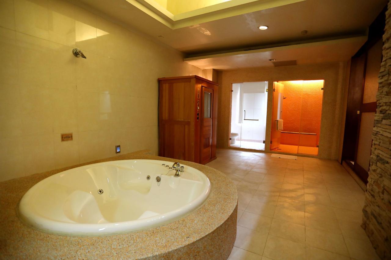 Hua Jia Motel Đài Nam Ngoại thất bức ảnh