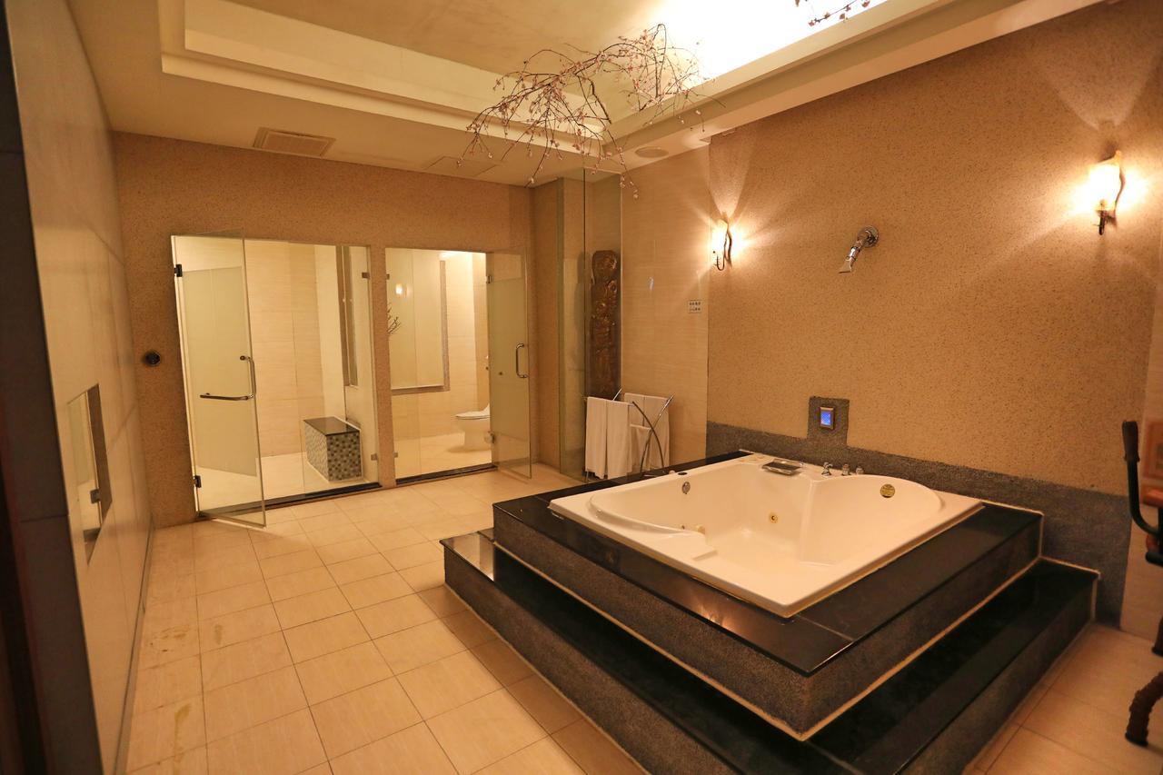 Hua Jia Motel Đài Nam Ngoại thất bức ảnh