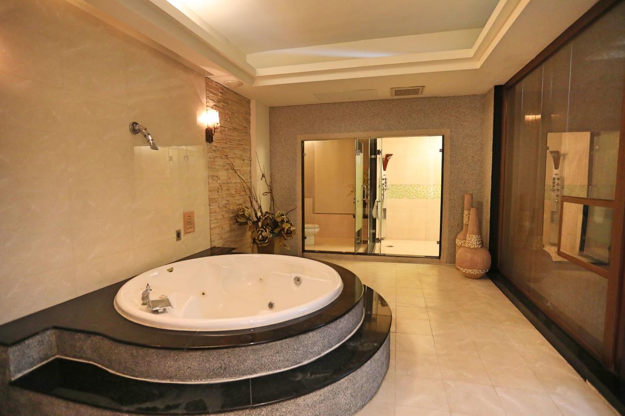Hua Jia Motel Đài Nam Ngoại thất bức ảnh